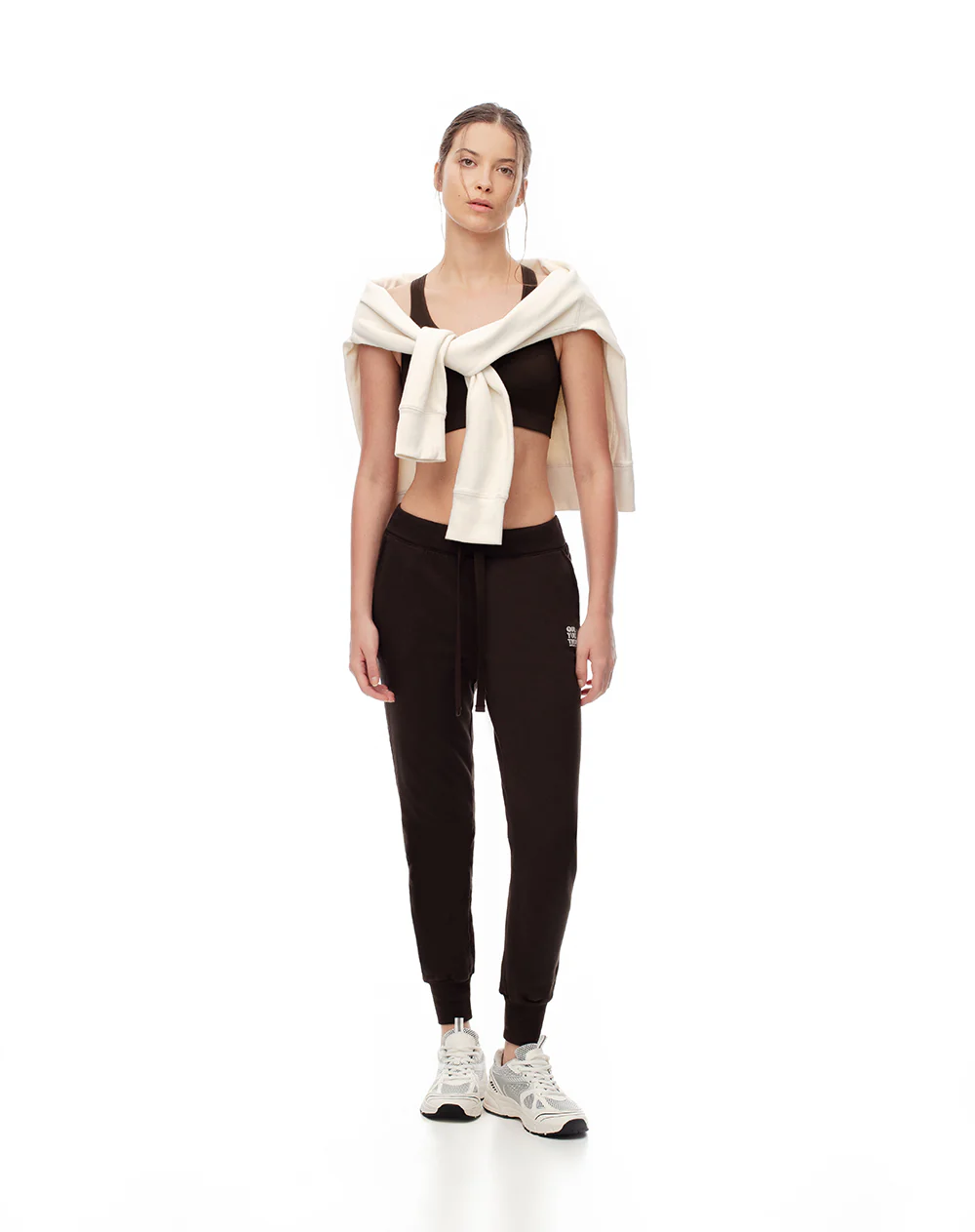 Jogger tiro medio algodón chocolate mujer