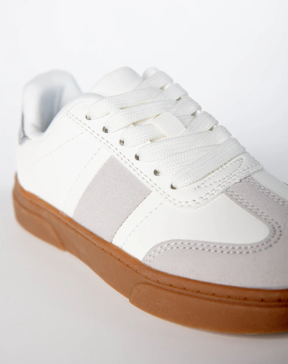 Tenis casuales blancos niña - Image 3