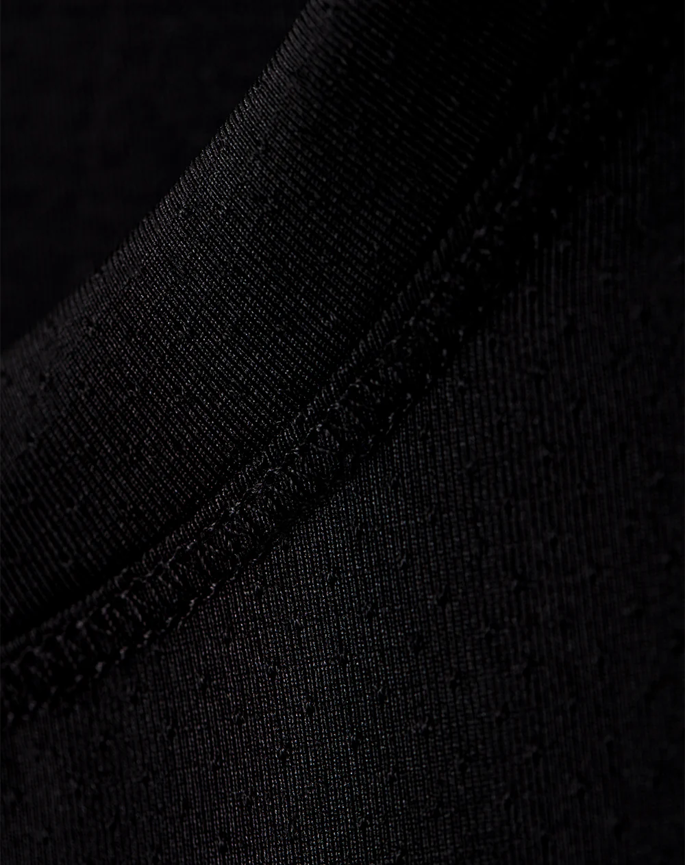 Camisilla deportiva antibacterial negra hombre - Image 6