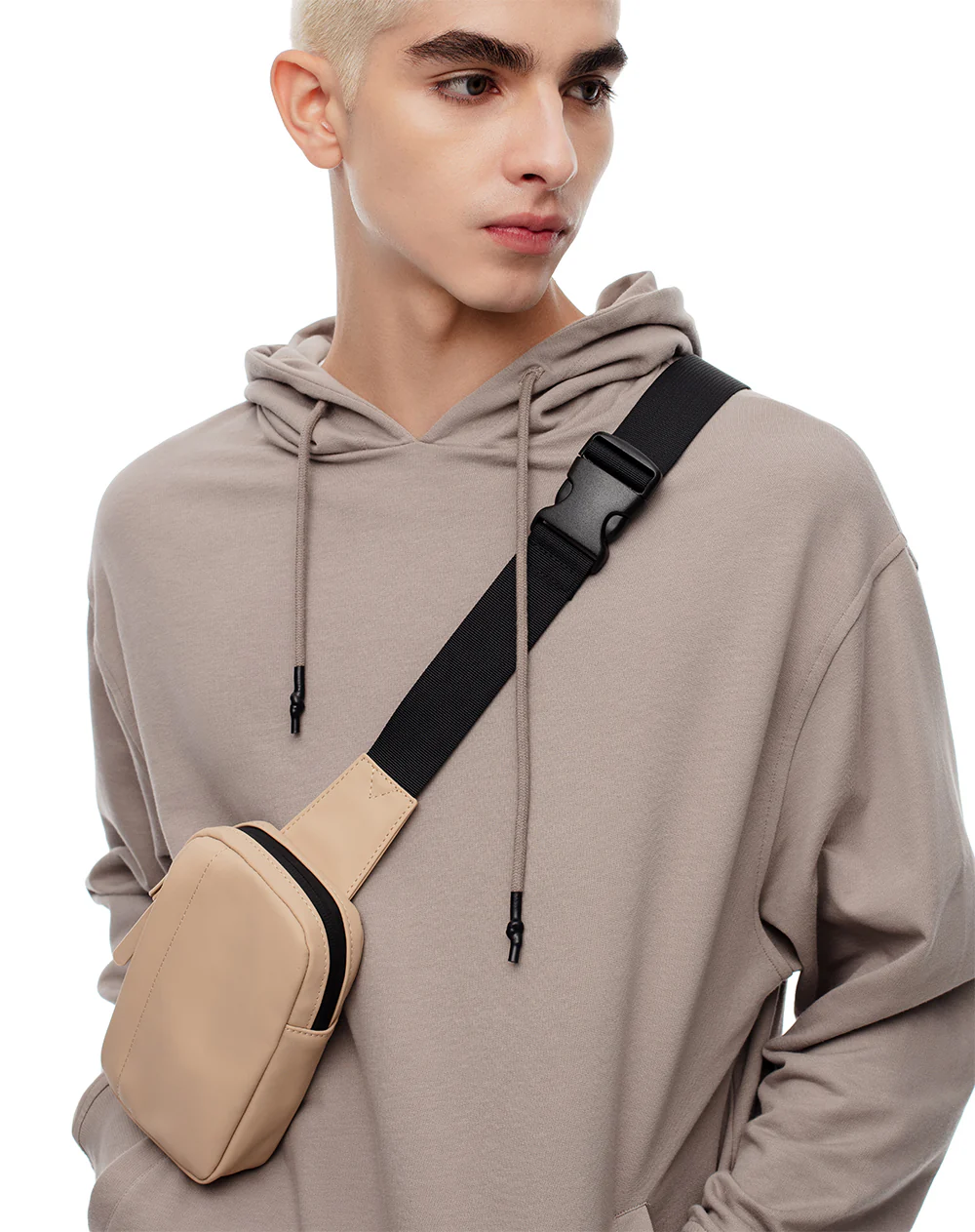 Bolso cruzado tipo sling bag beige - Image 6