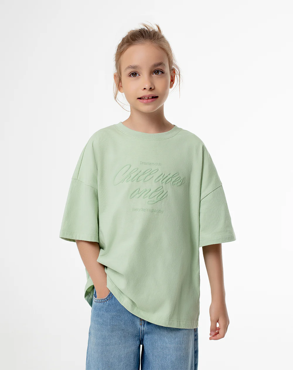 Camiseta oversize algodón verde estampada niña - Image 2