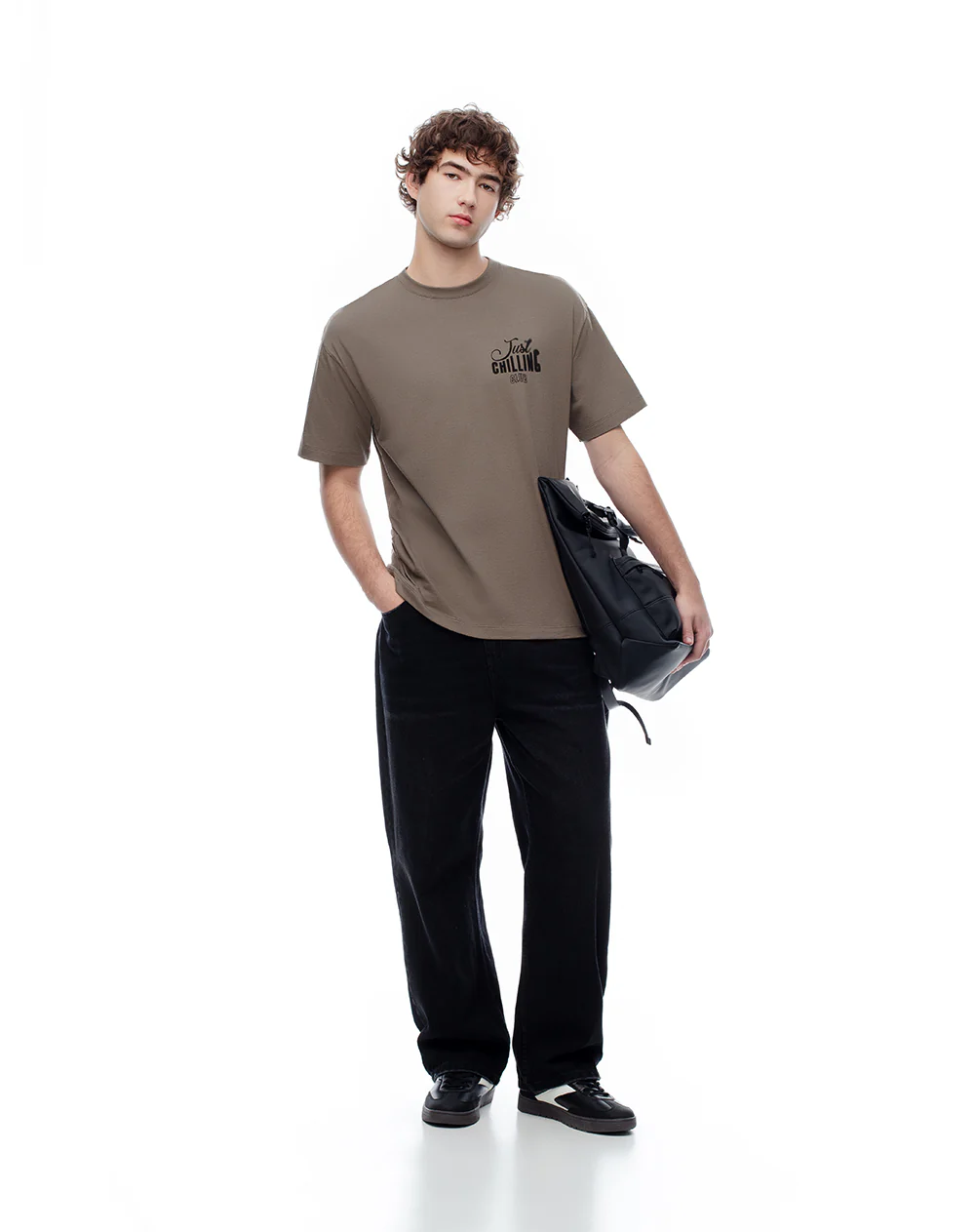 Camiseta regular algodón café estampada hombre - Image 4