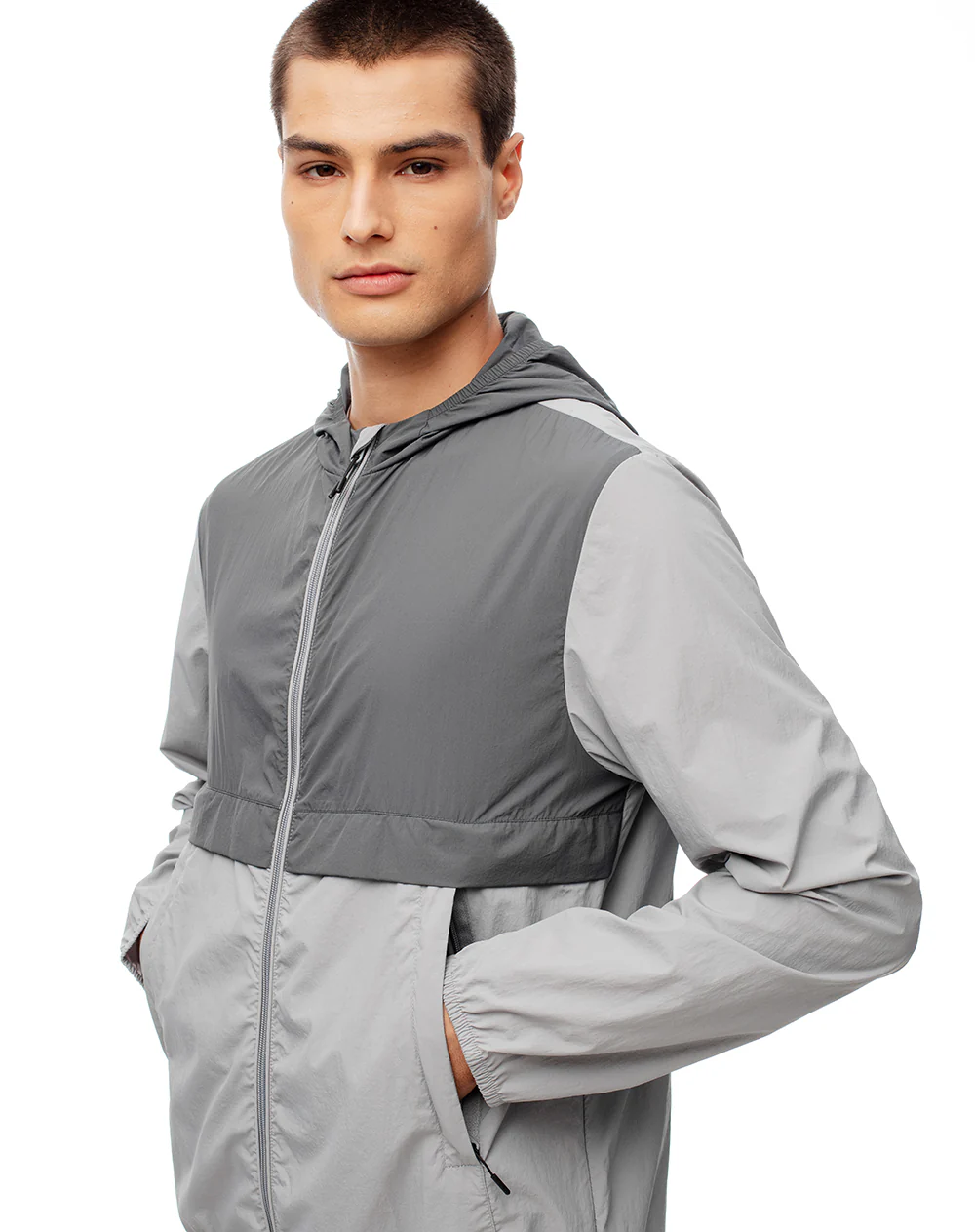 Chaqueta rompevientos gris hombre - Image 4