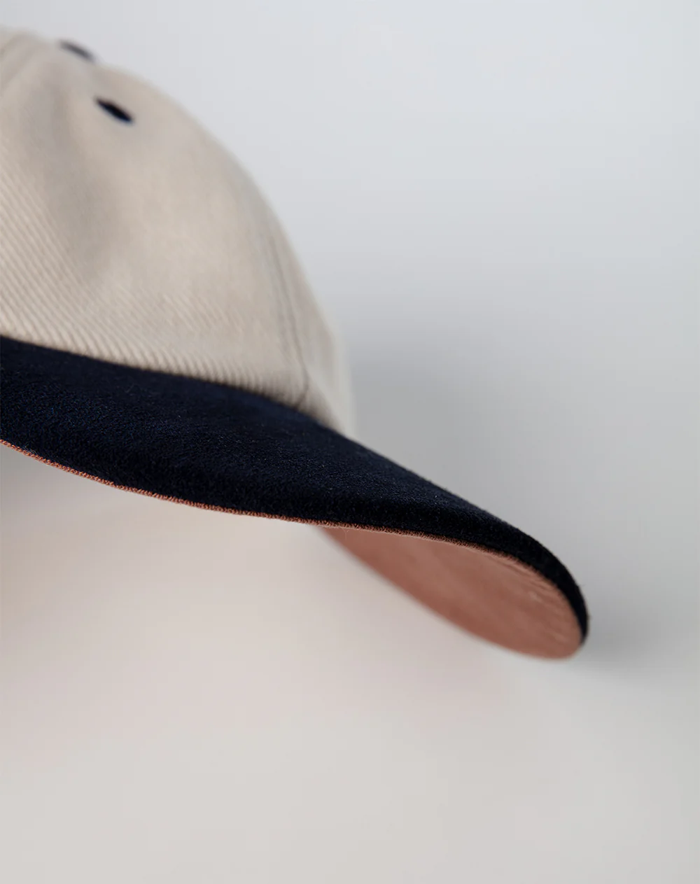 Gorra estilo retro bicolor unisex - Image 4