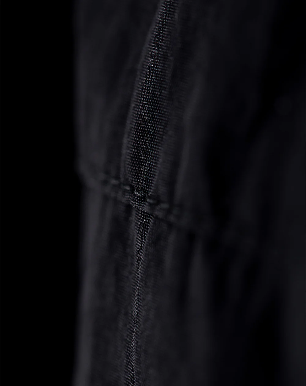 Chaqueta rompevientos negra mujer - Image 5