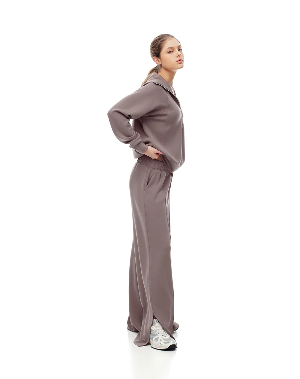 Pantalón tiro alto café mujer