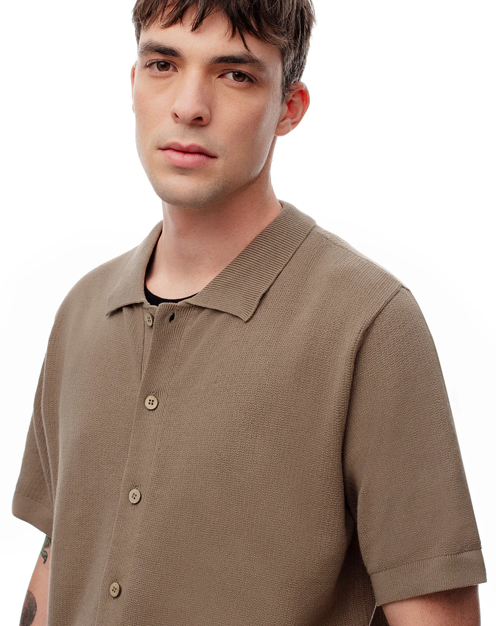 Camisa manga corta regular tejida algodón café hombre - Image 4