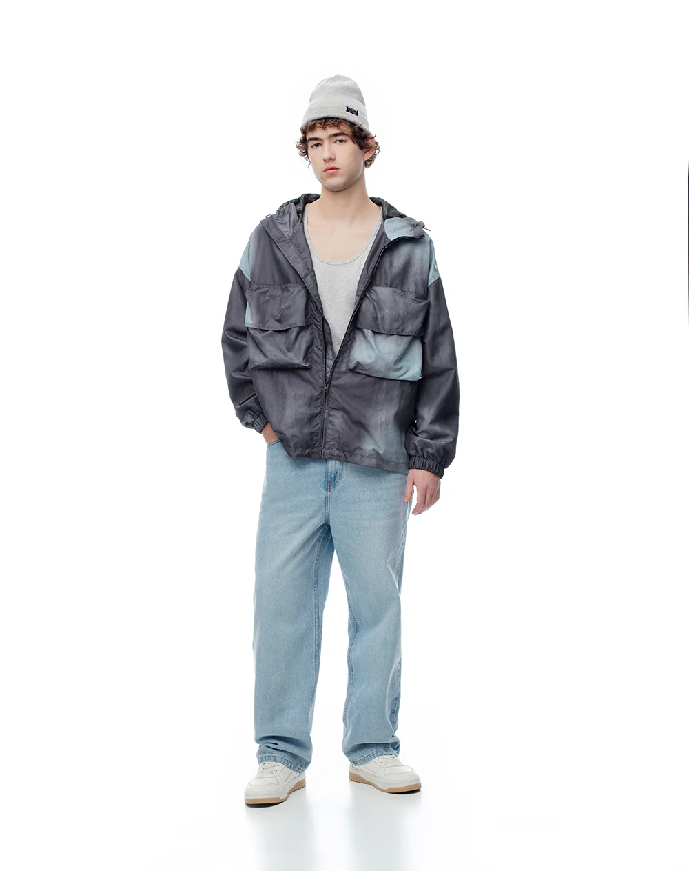 Chaqueta liviana utilitaria estampada hombre - Image 3