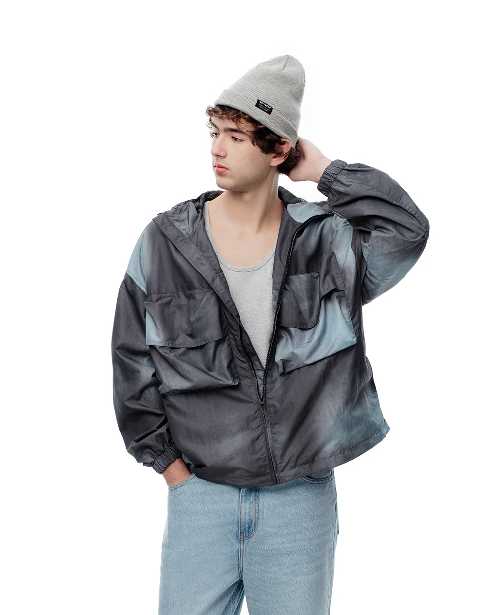 Chaqueta liviana utilitaria estampada hombre - Image 4