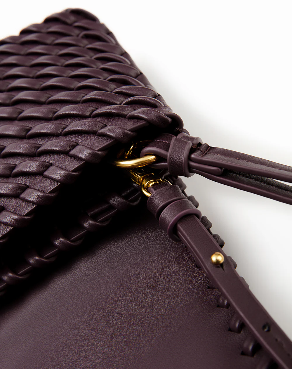 Bolso clutch trenzado café mujer - Image 3